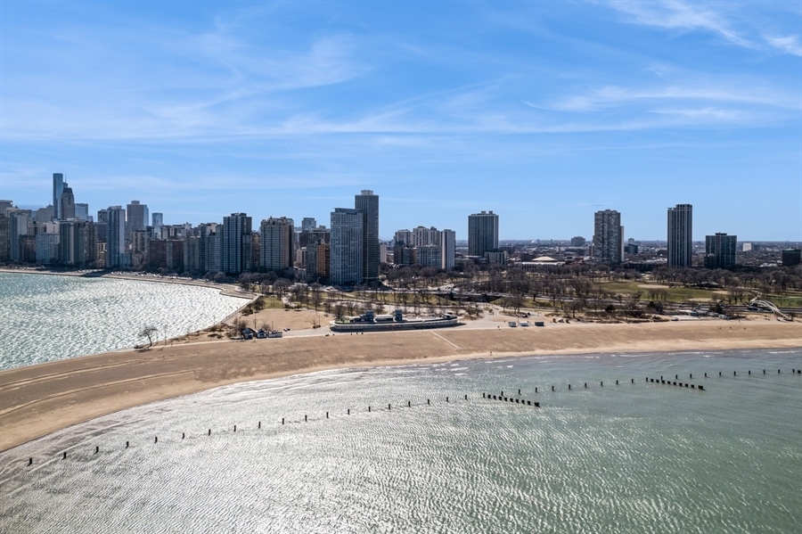 1555 N Dearborn Parkway Unit: 25AB