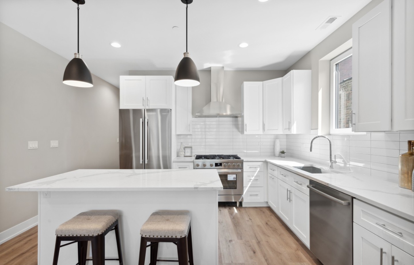3335 N Sheffield Avenue Unit: 3N