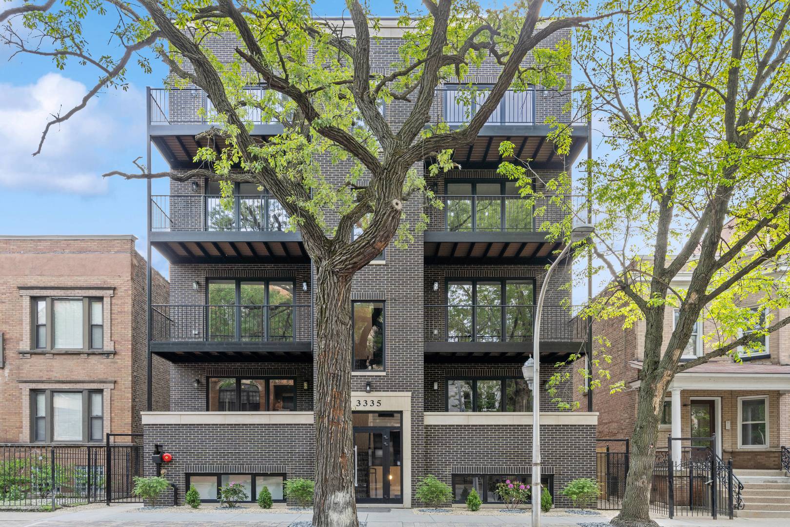 3335 N Sheffield Avenue Unit: 3N