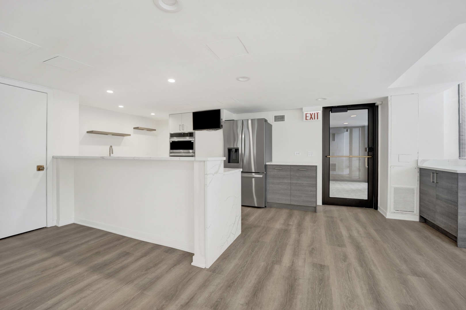 1660 N LaSalle Drive Unit: 710