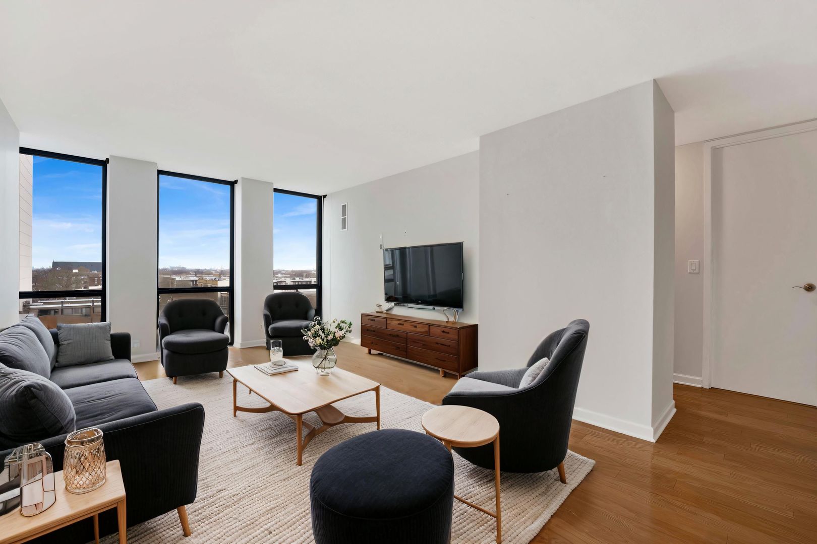 1660 N LaSalle Drive Unit: 710