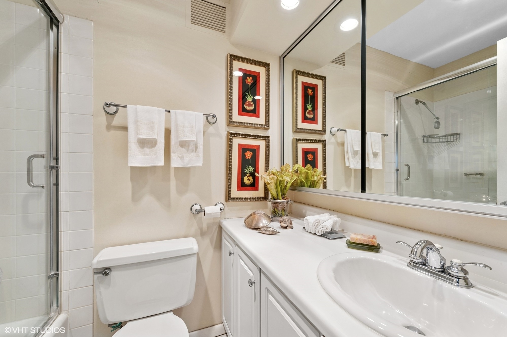 260 E Chestnut Street Unit: 2604