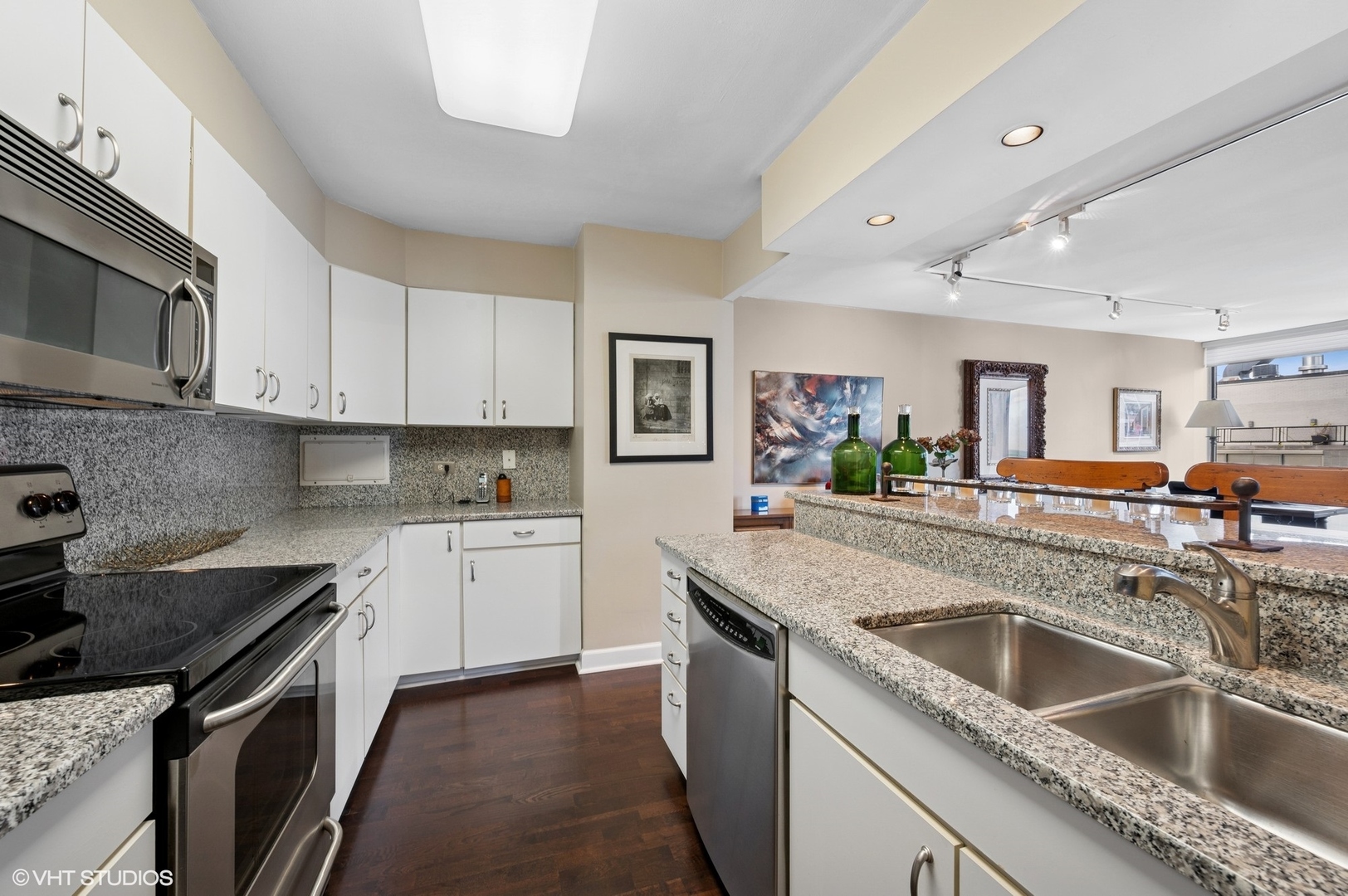 260 E Chestnut Street Unit: 2604