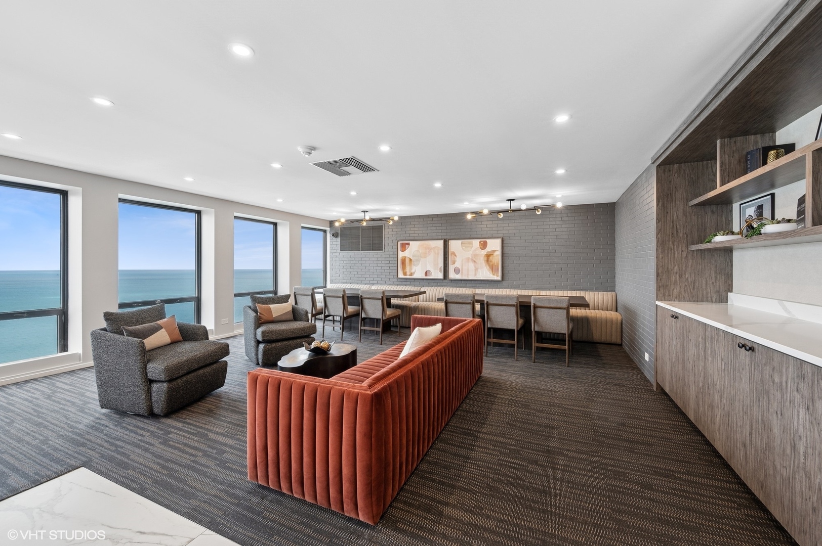 260 E Chestnut Street Unit: 2604