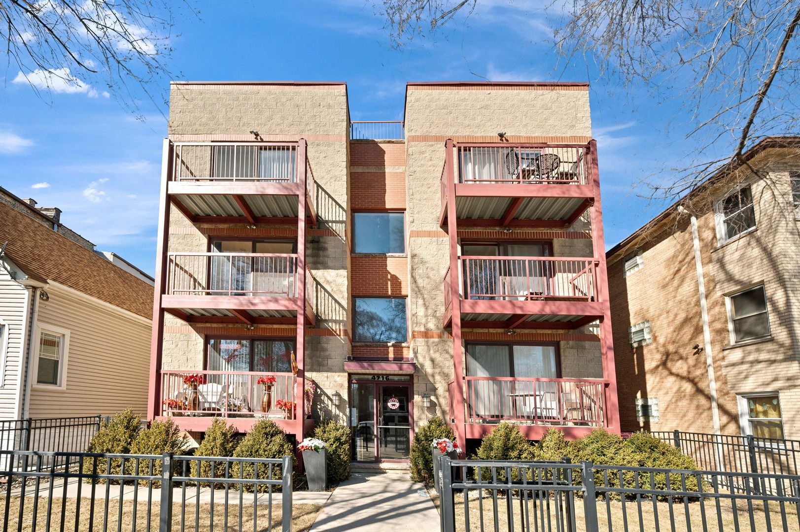 4716 W Addison Street Unit: 2W