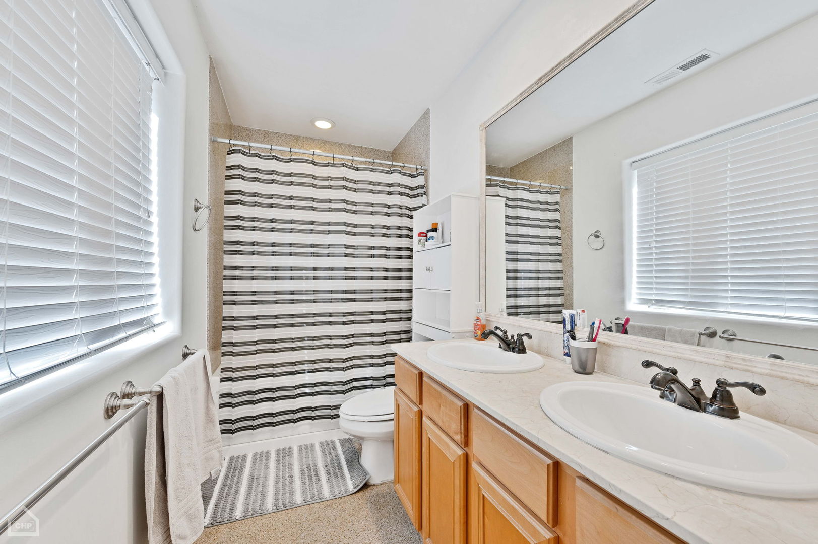 4716 W Addison Street Unit: 2W