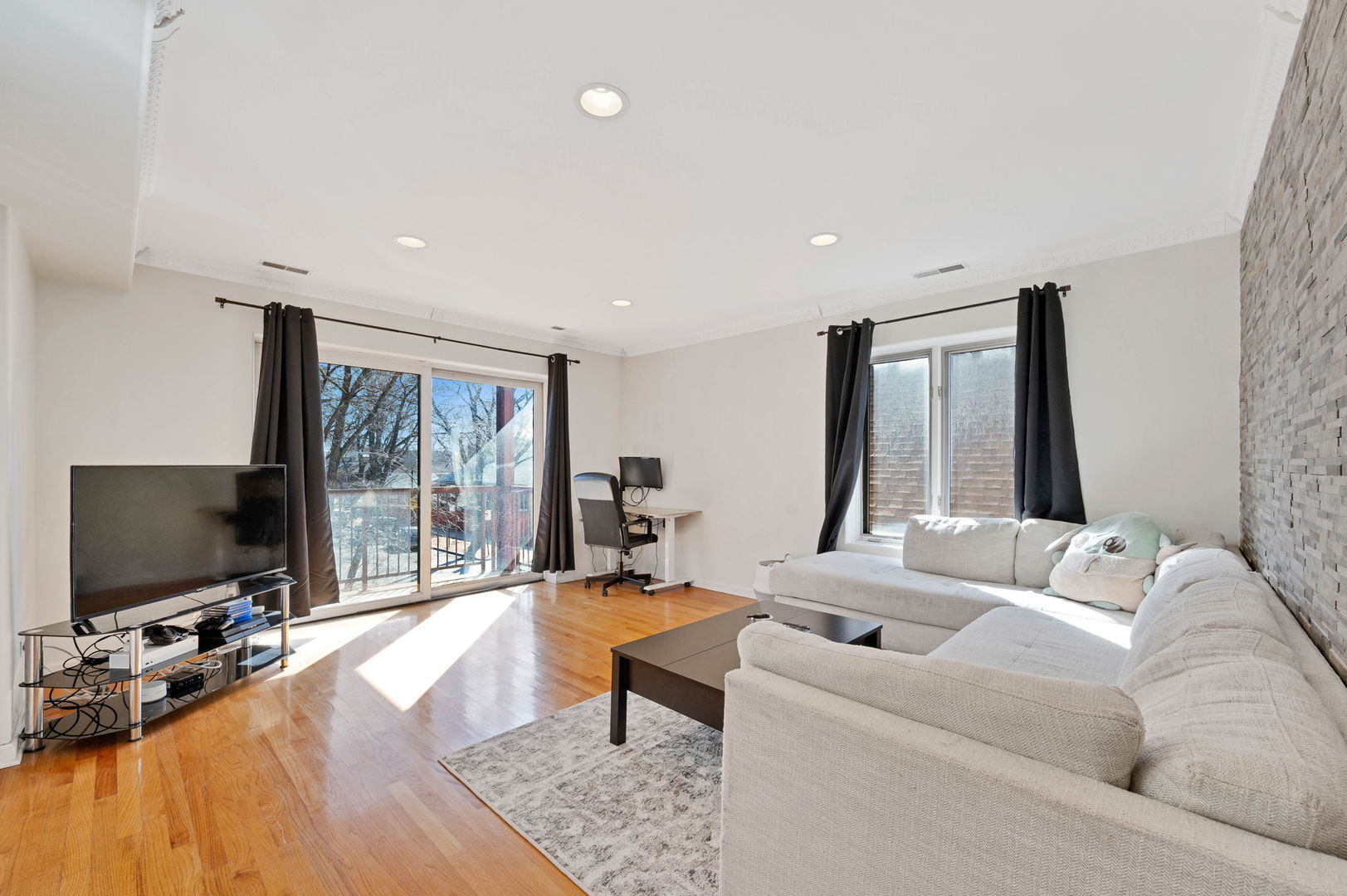 4716 W Addison Street Unit: 2W