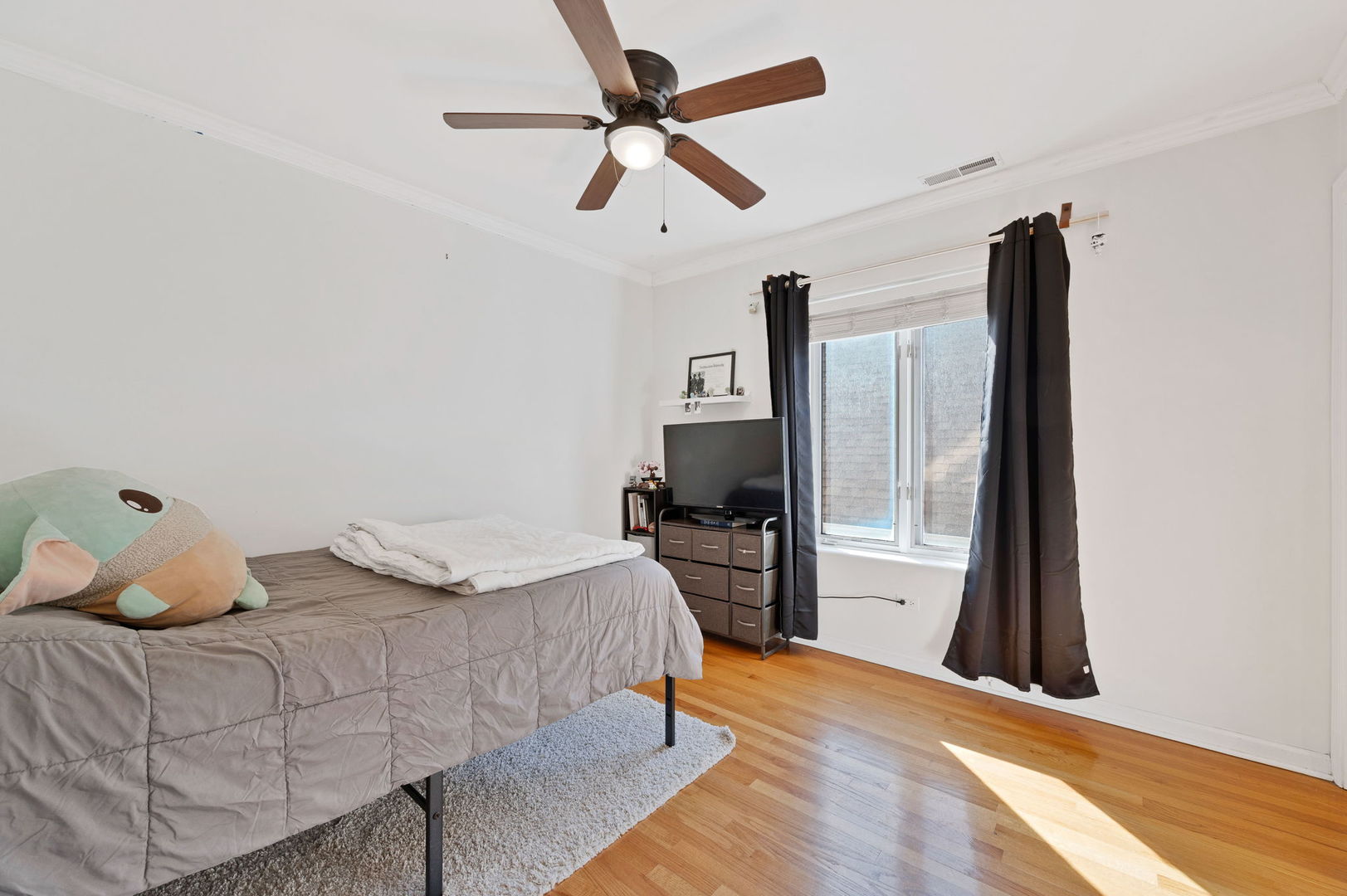 4716 W Addison Street Unit: 2W