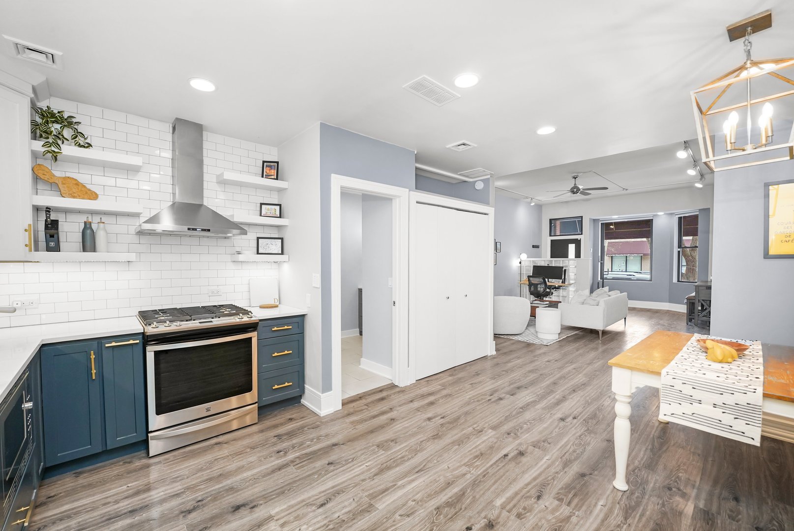 2149 N Southport Avenue Unit: 1A