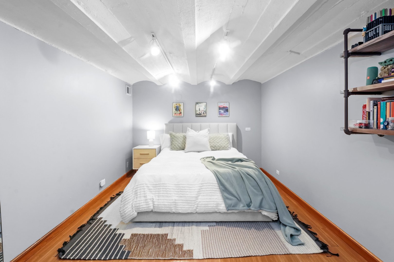 2149 N Southport Avenue Unit: 1A