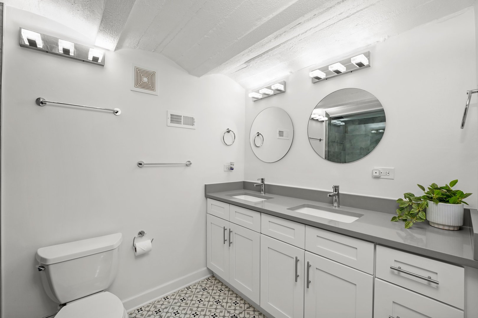 2149 N Southport Avenue Unit: 1A