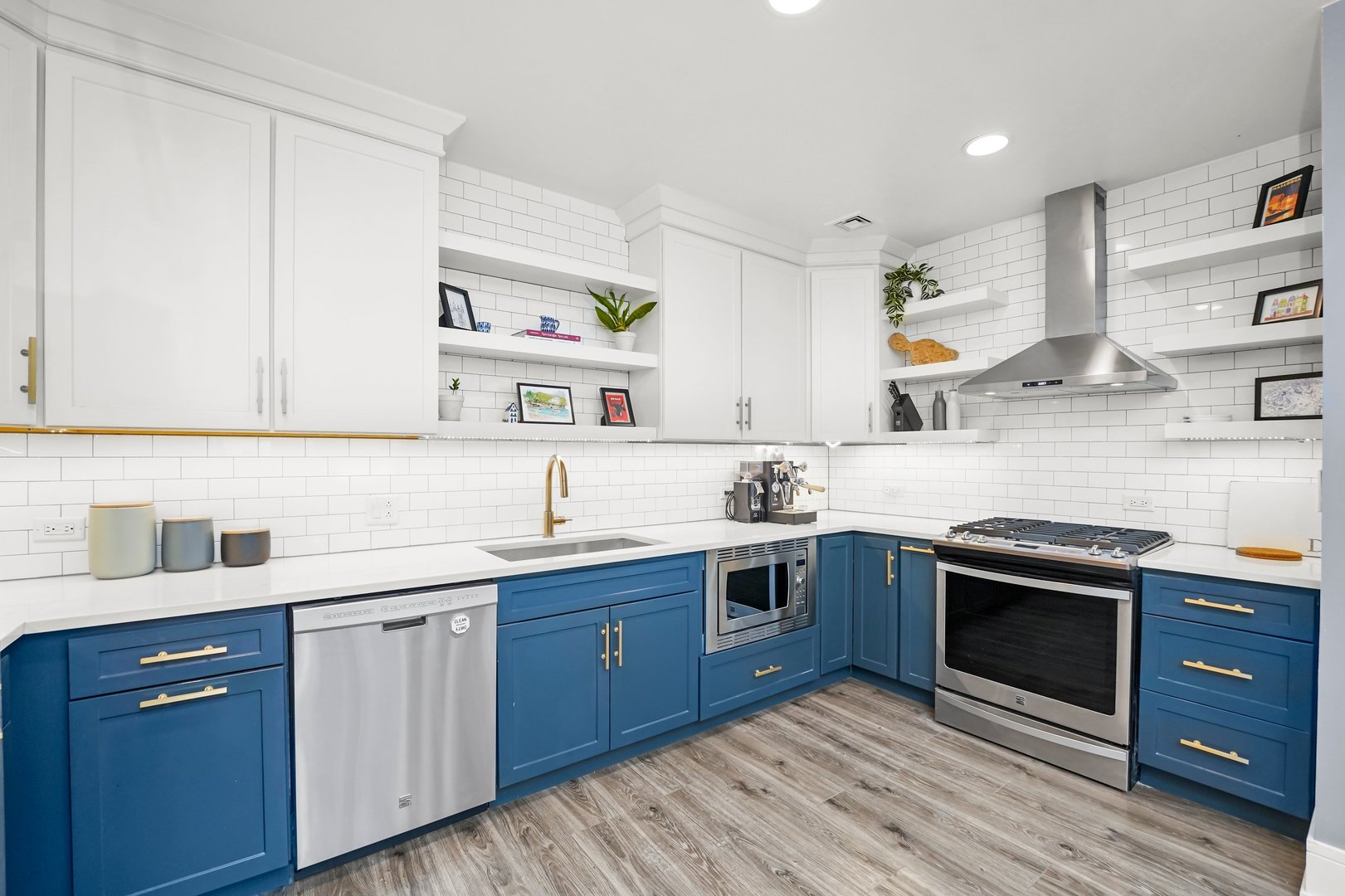 2149 N Southport Avenue Unit: 1A