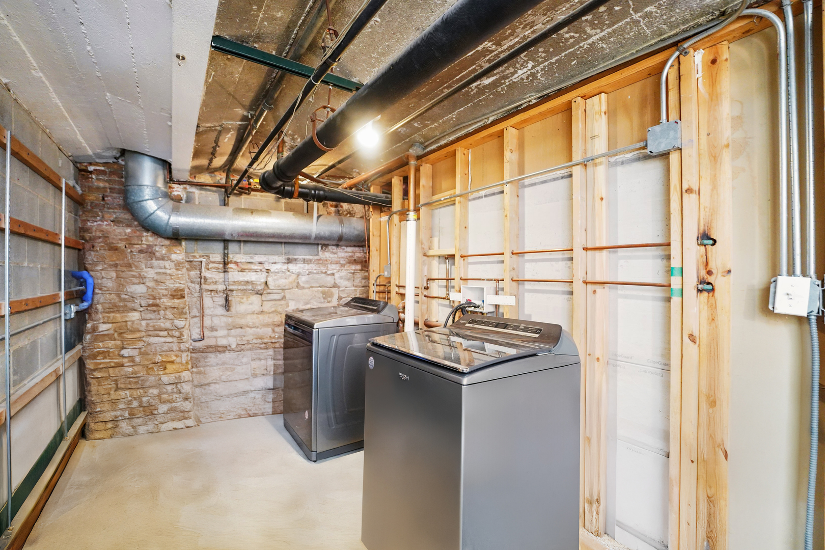 2149 N Southport Avenue Unit: 1A