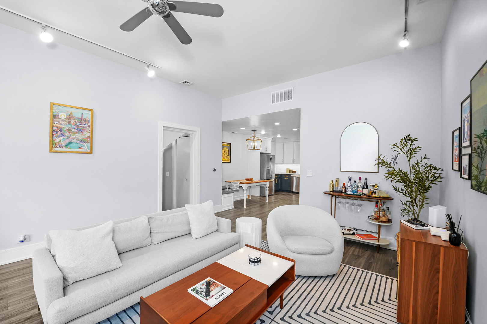 2149 N Southport Avenue Unit: 1A