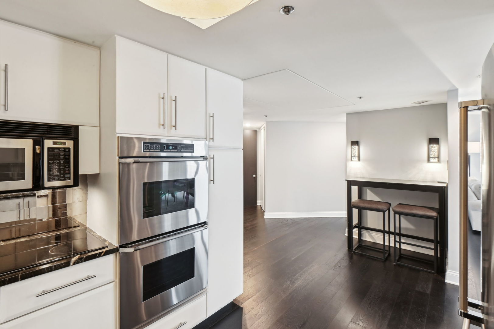 950 N Michigan Avenue Unit: 3304