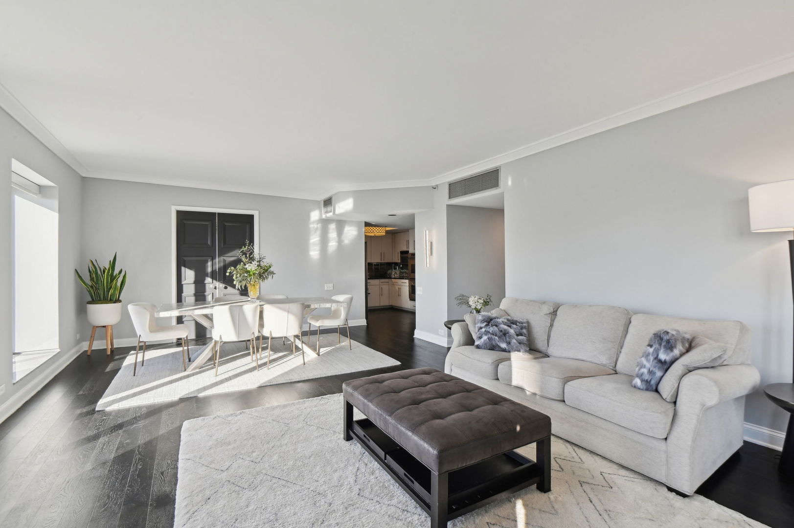 950 N Michigan Avenue Unit: 3304