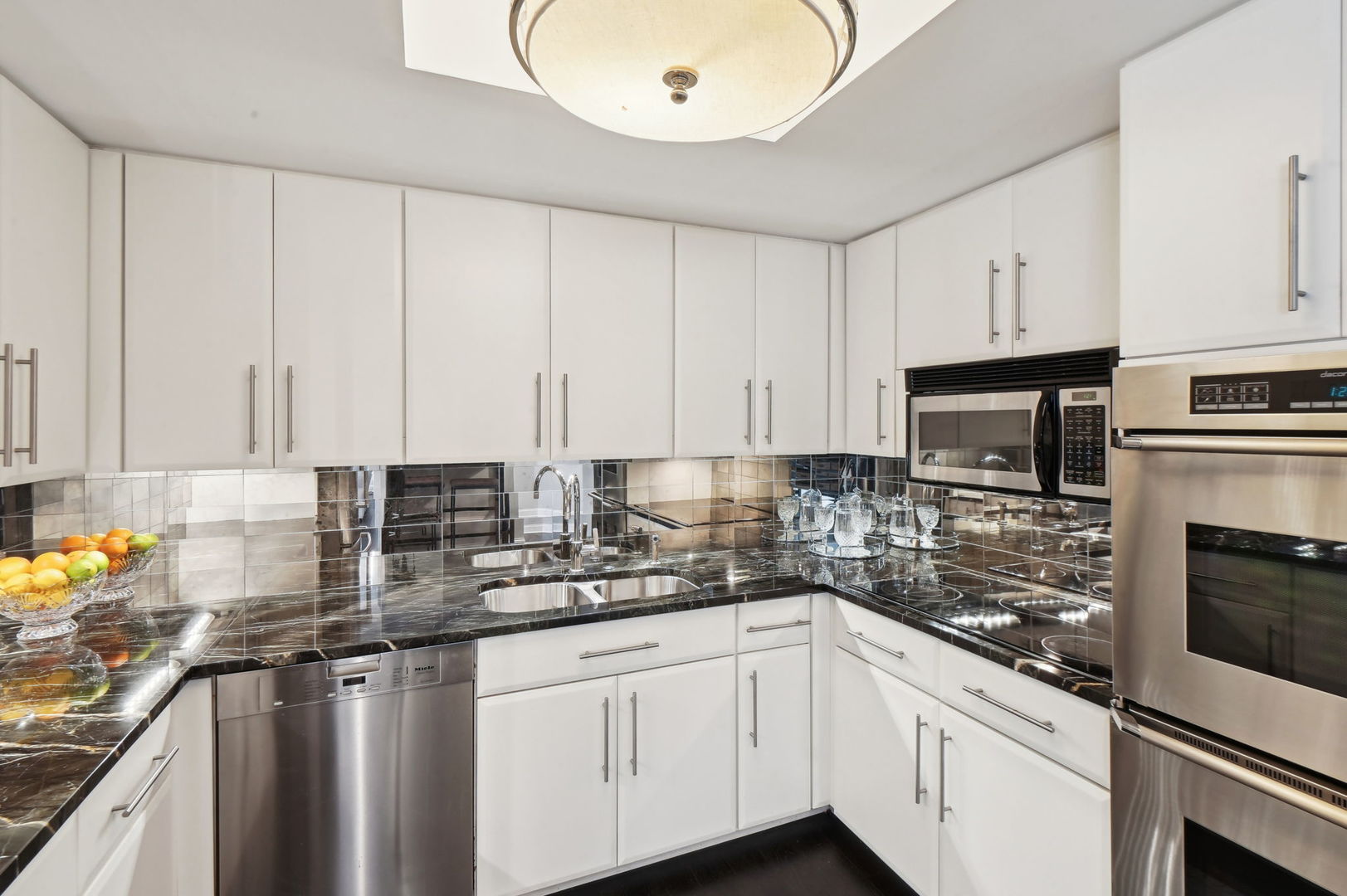 950 N Michigan Avenue Unit: 3304