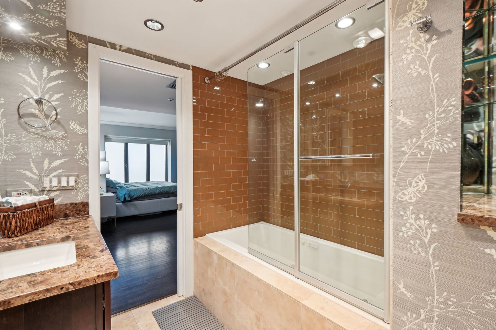 950 N Michigan Avenue Unit: 3304