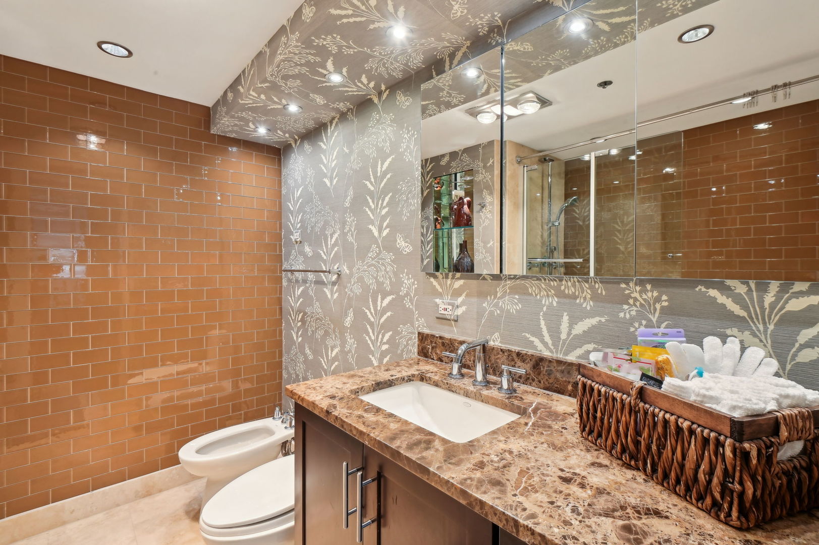 950 N Michigan Avenue Unit: 3304