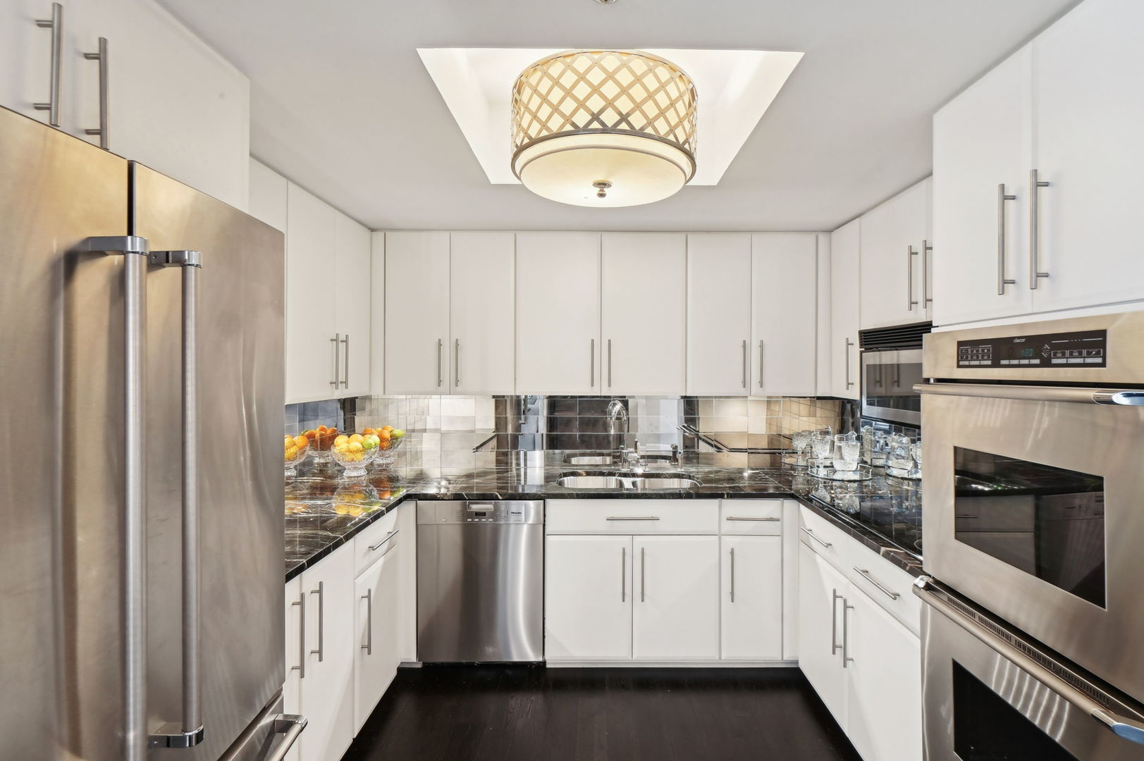 950 N Michigan Avenue Unit: 3304