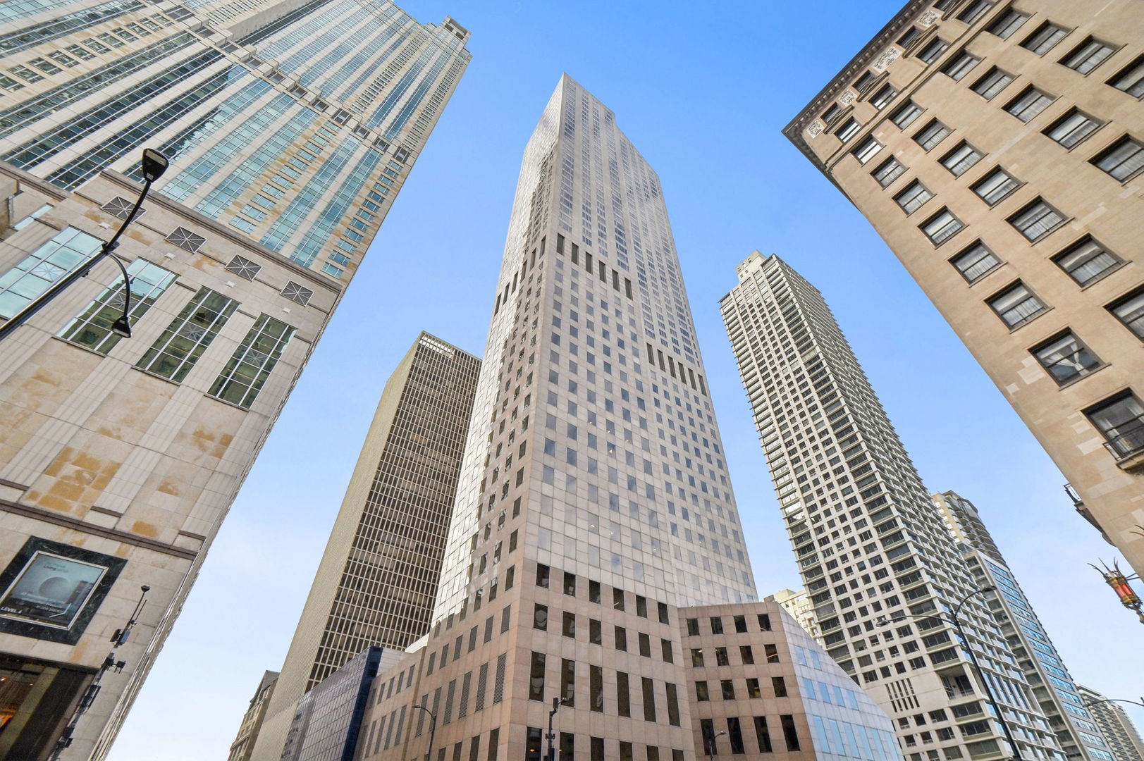 950 N Michigan Avenue Unit: 3304