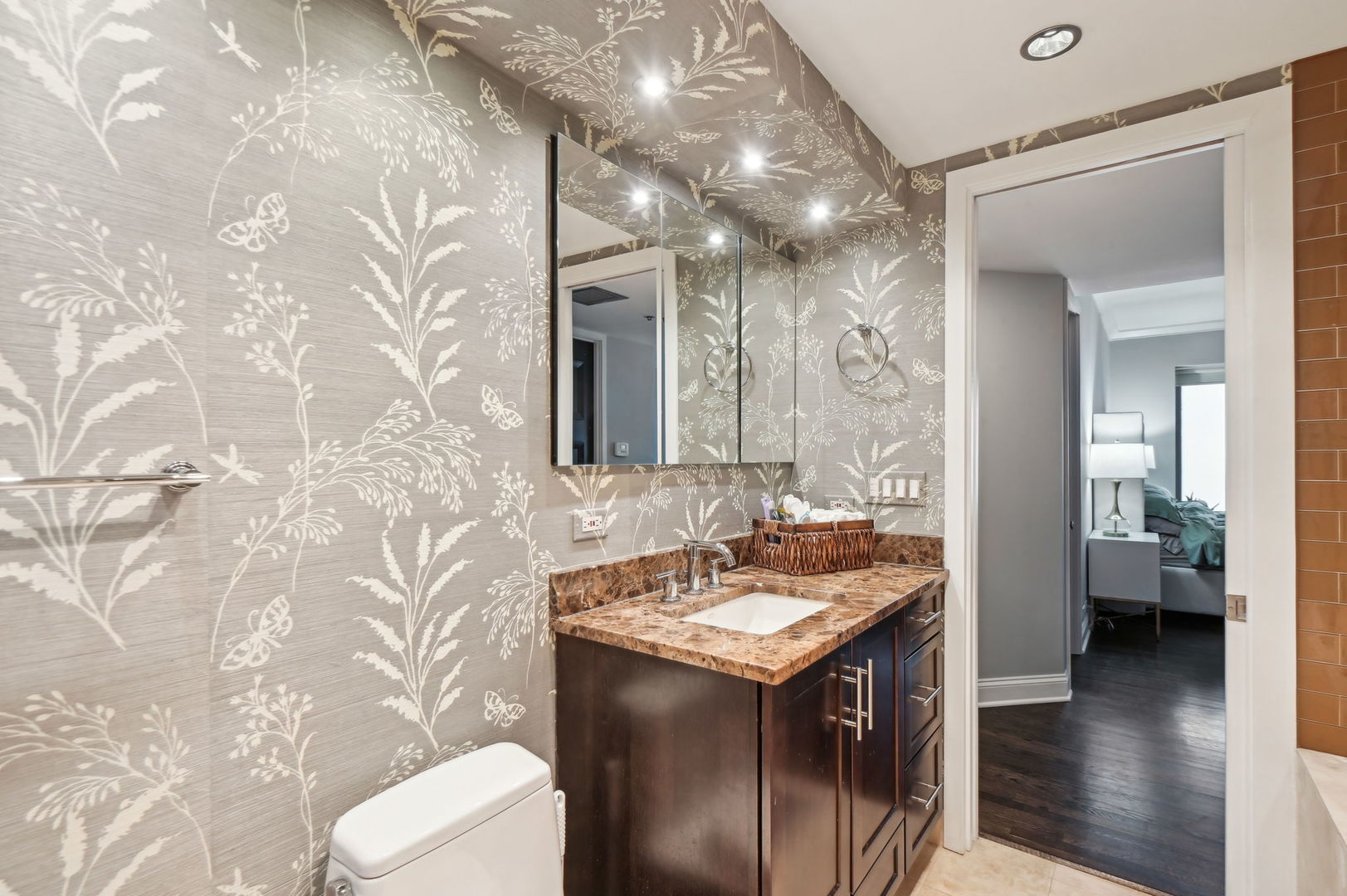 950 N Michigan Avenue Unit: 3304