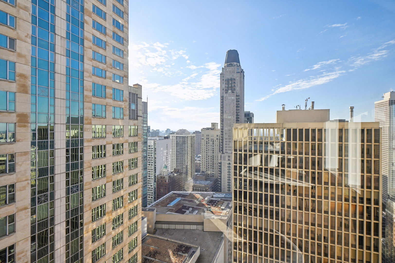 950 N Michigan Avenue Unit: 3304