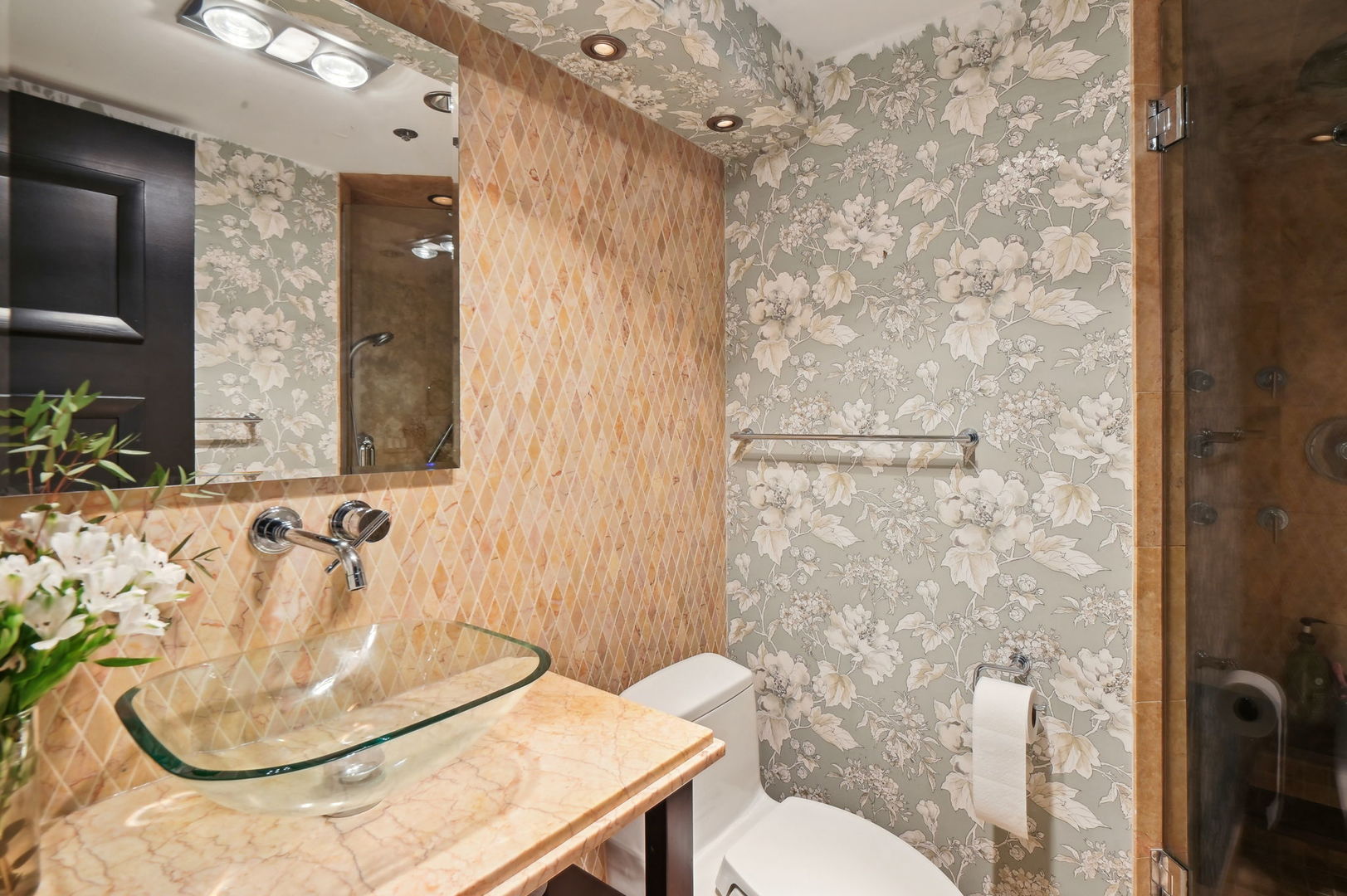 950 N Michigan Avenue Unit: 3304