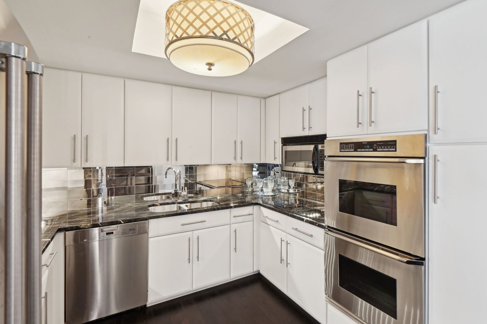 950 N Michigan Avenue Unit: 3304