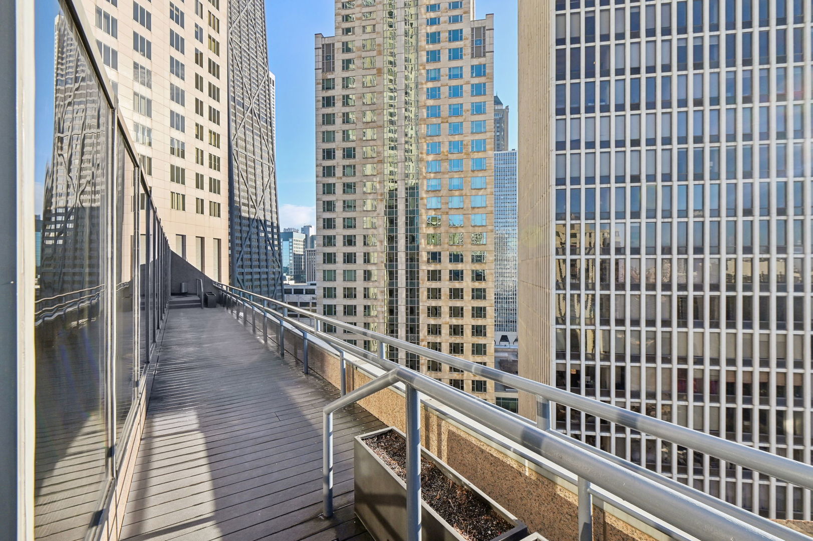 950 N Michigan Avenue Unit: 3304