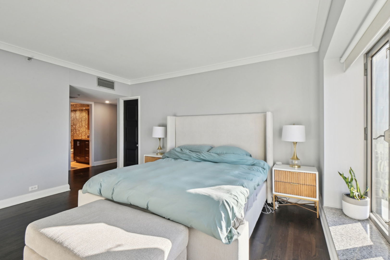950 N Michigan Avenue Unit: 3304