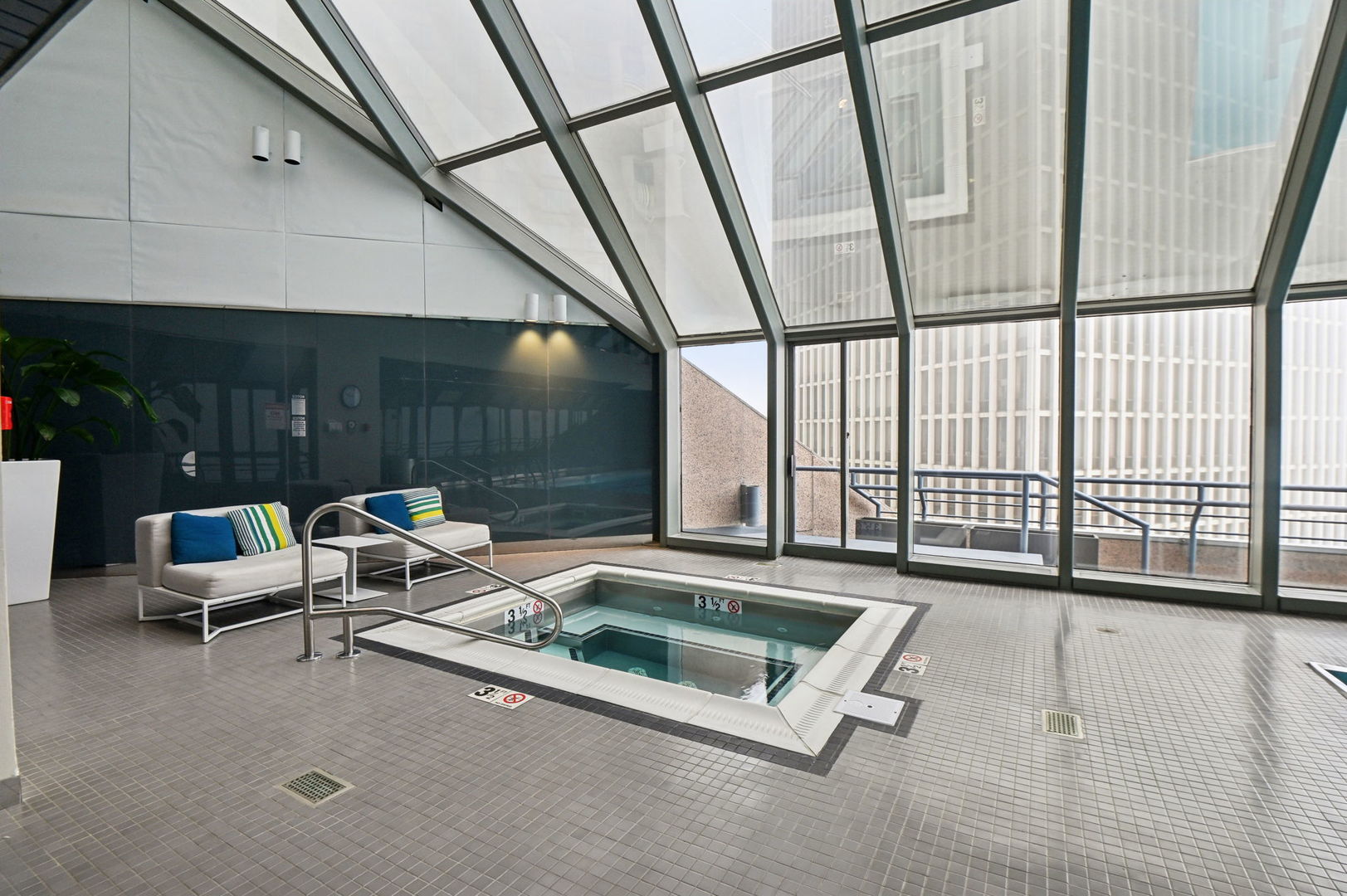 950 N Michigan Avenue Unit: 3304