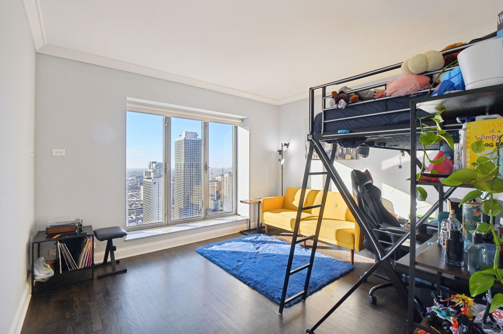 950 N Michigan Avenue Unit: 3304