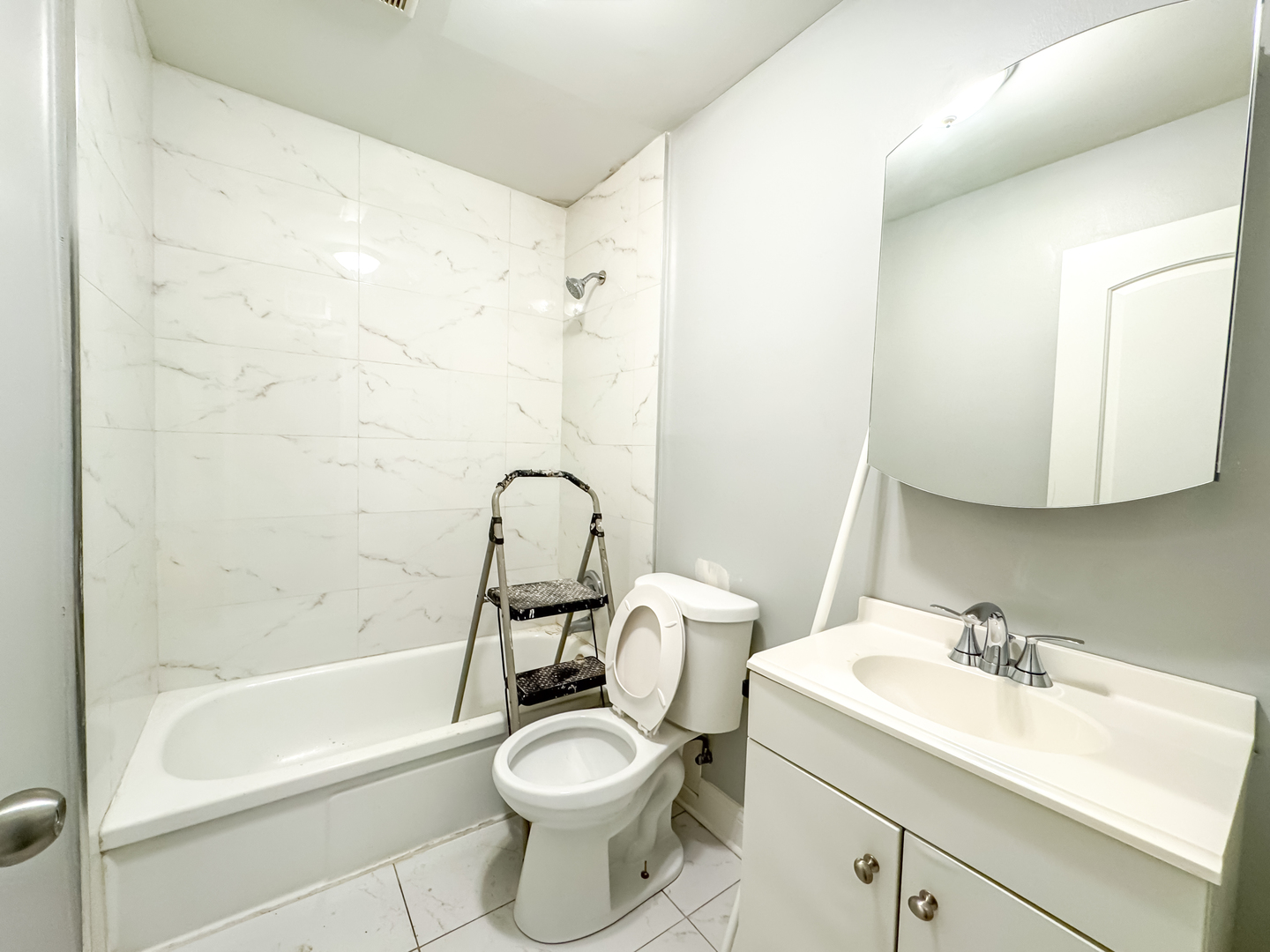 6947 S Jeffery Boulevard Unit: 2G