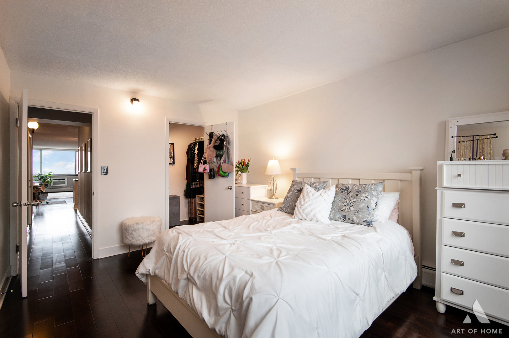 2144 N Lincoln Park West Unit: 8C