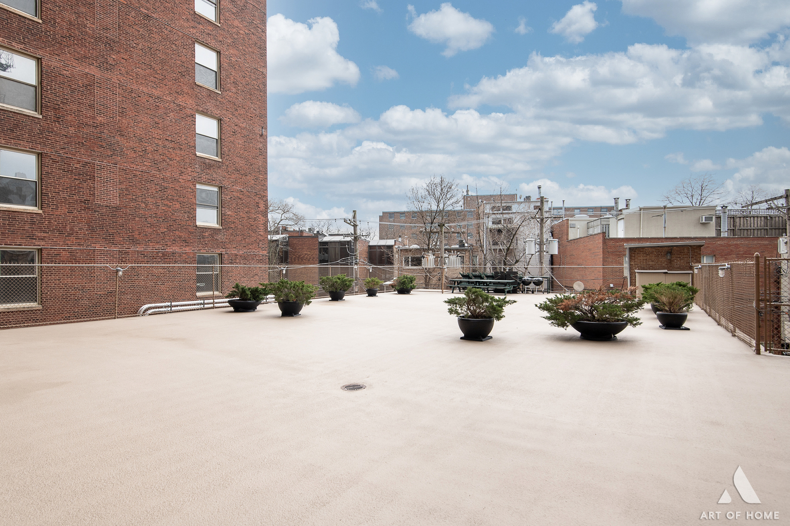 2144 N Lincoln Park West Unit: 8C