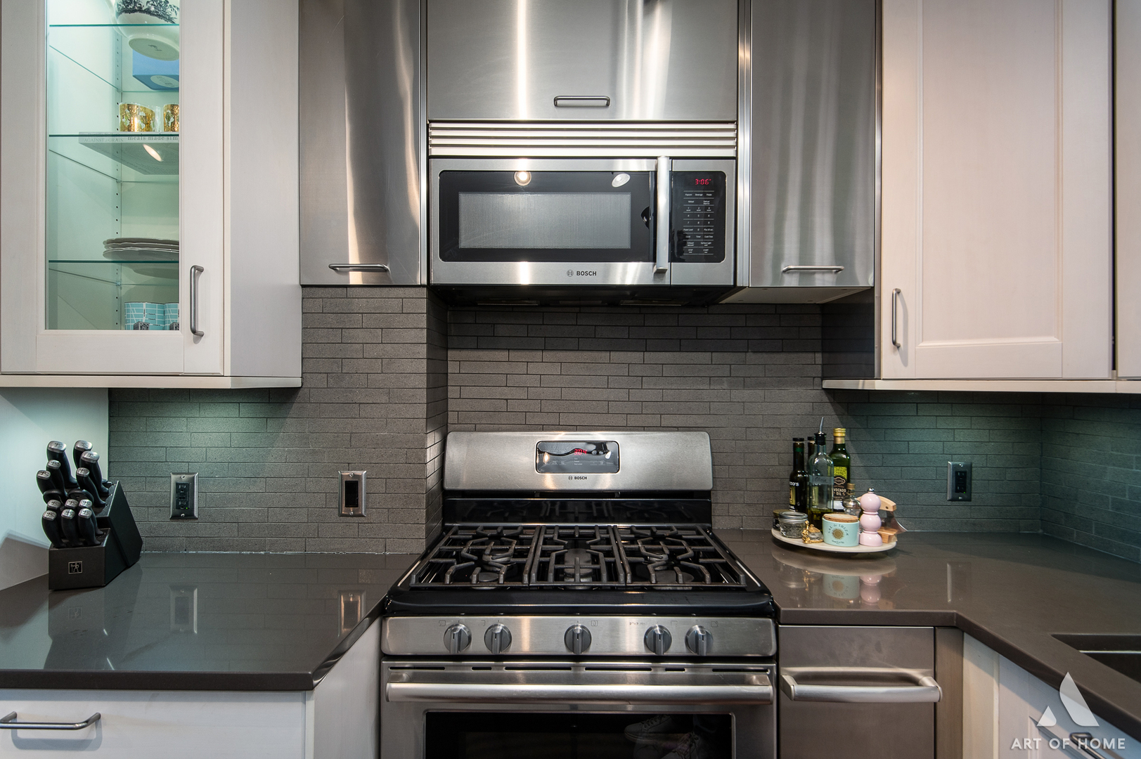 2144 N Lincoln Park West Unit: 8C