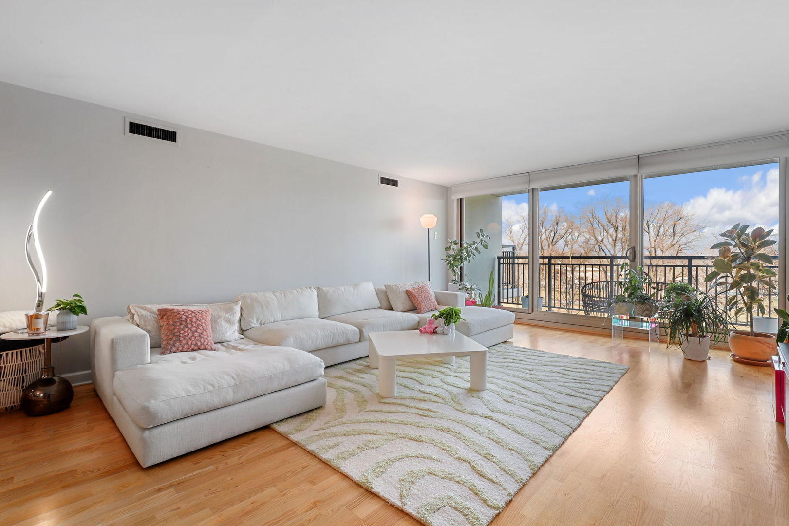 3470 N Lake Shore Drive Unit: 5A