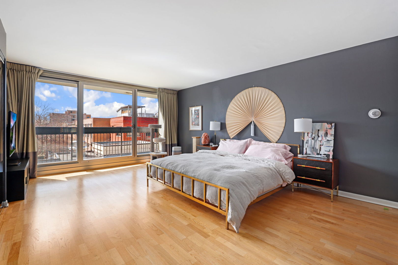 3470 N Lake Shore Drive Unit: 5A