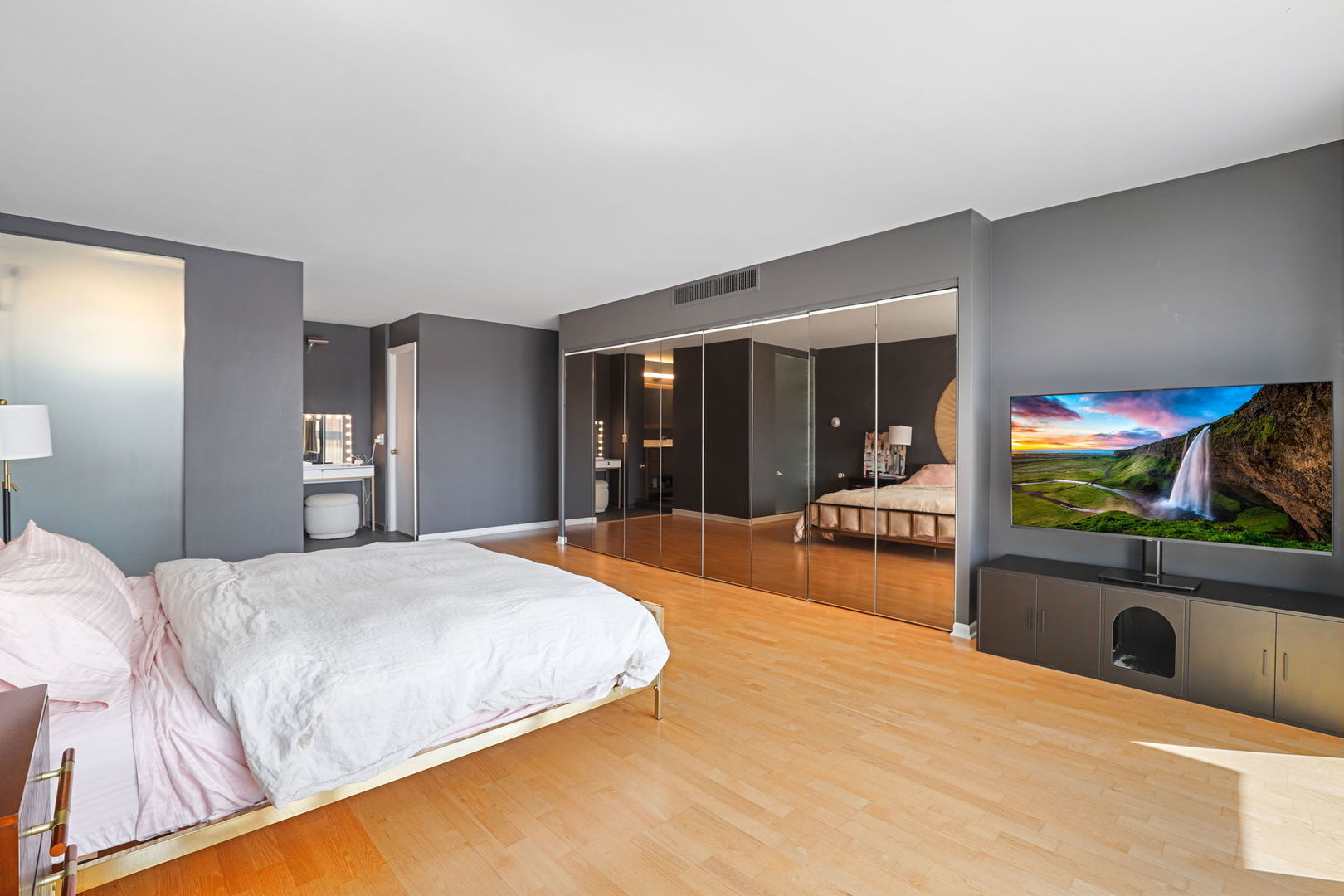 3470 N Lake Shore Drive Unit: 5A