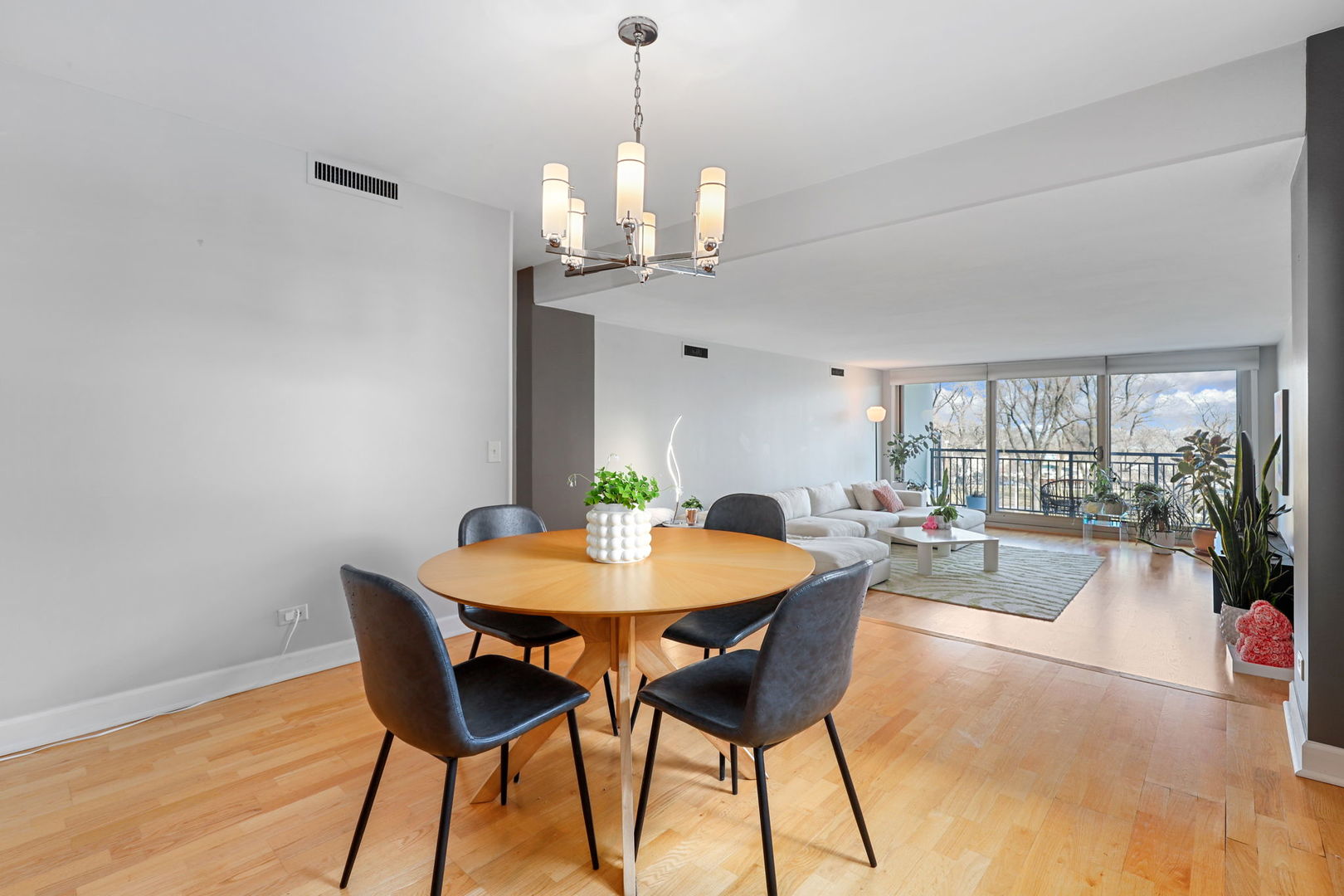 3470 N Lake Shore Drive Unit: 5A