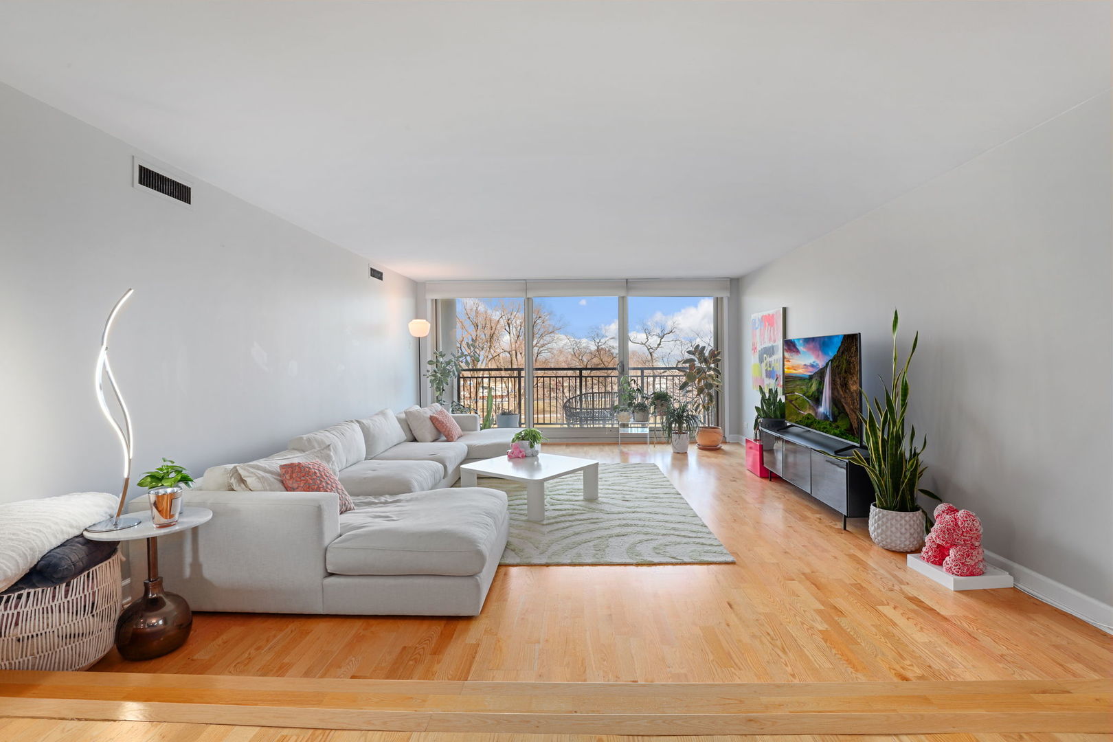 3470 N Lake Shore Drive Unit: 5A