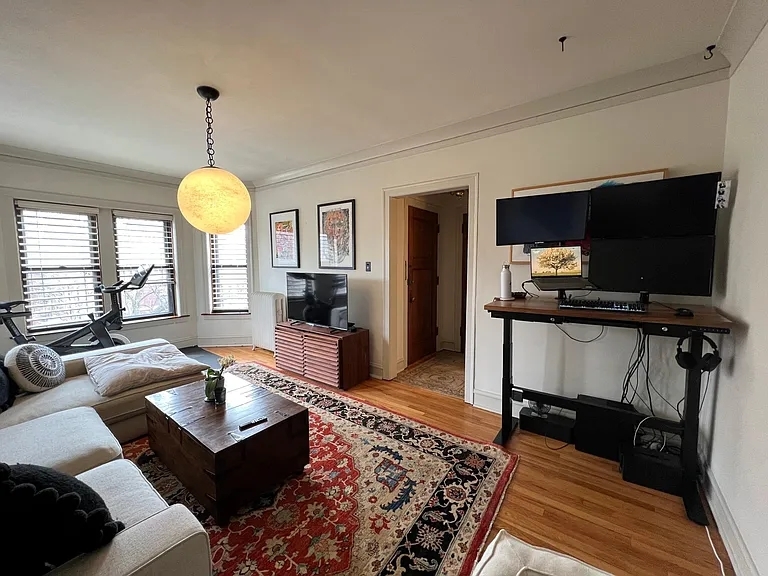 3706 N Lakewood Avenue Unit: 3