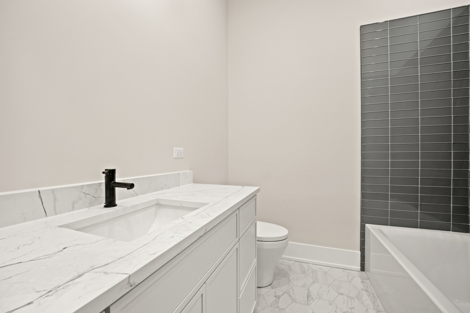 4347 N Richmond Avenue Unit: 3S