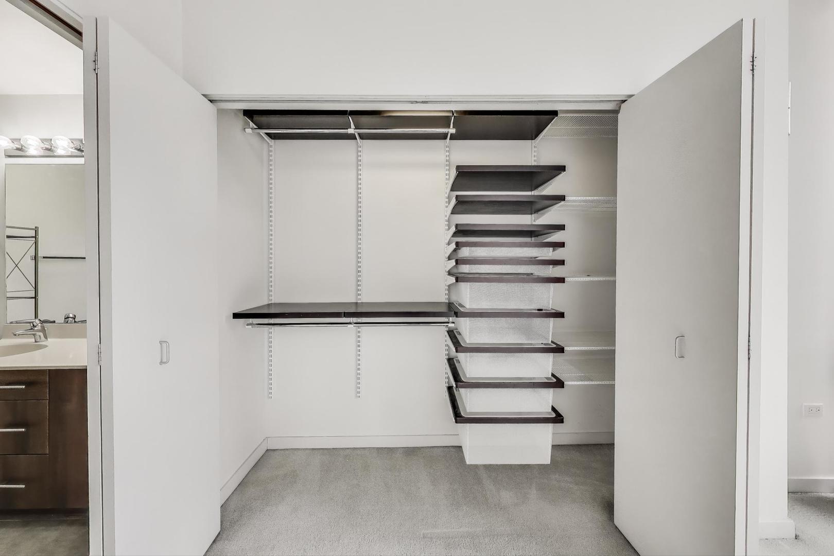 235 W VAN BUREN Street Unit: 1414