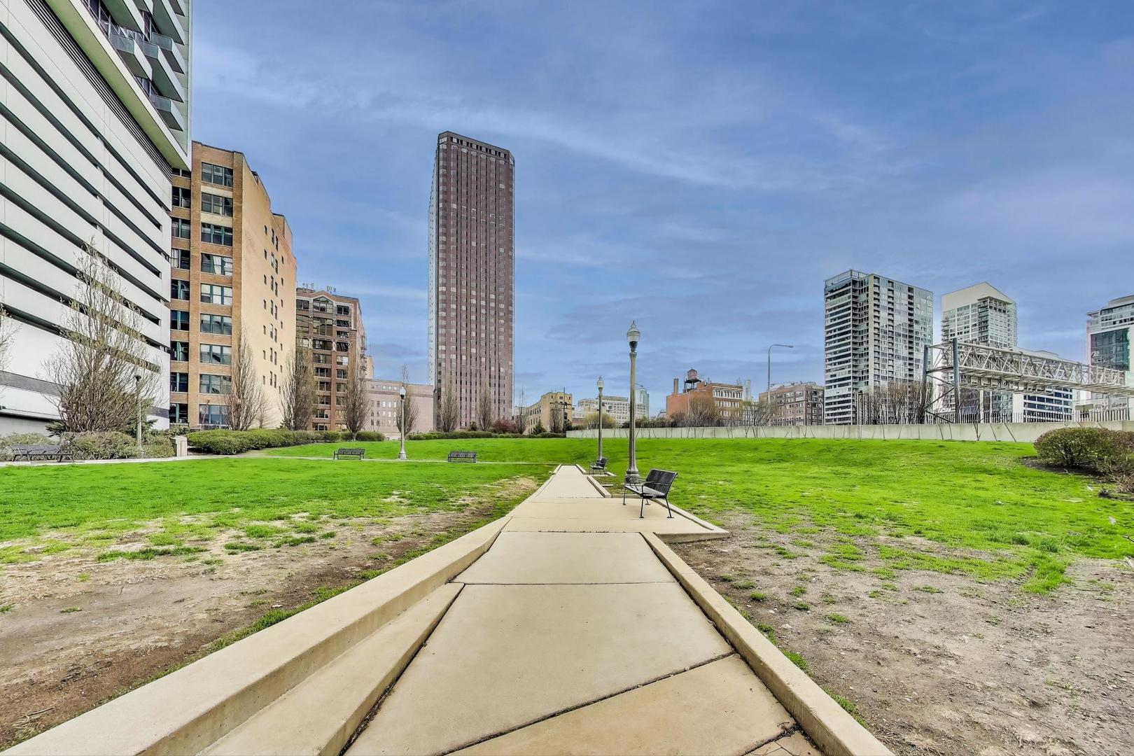 235 W VAN BUREN Street Unit: 1414