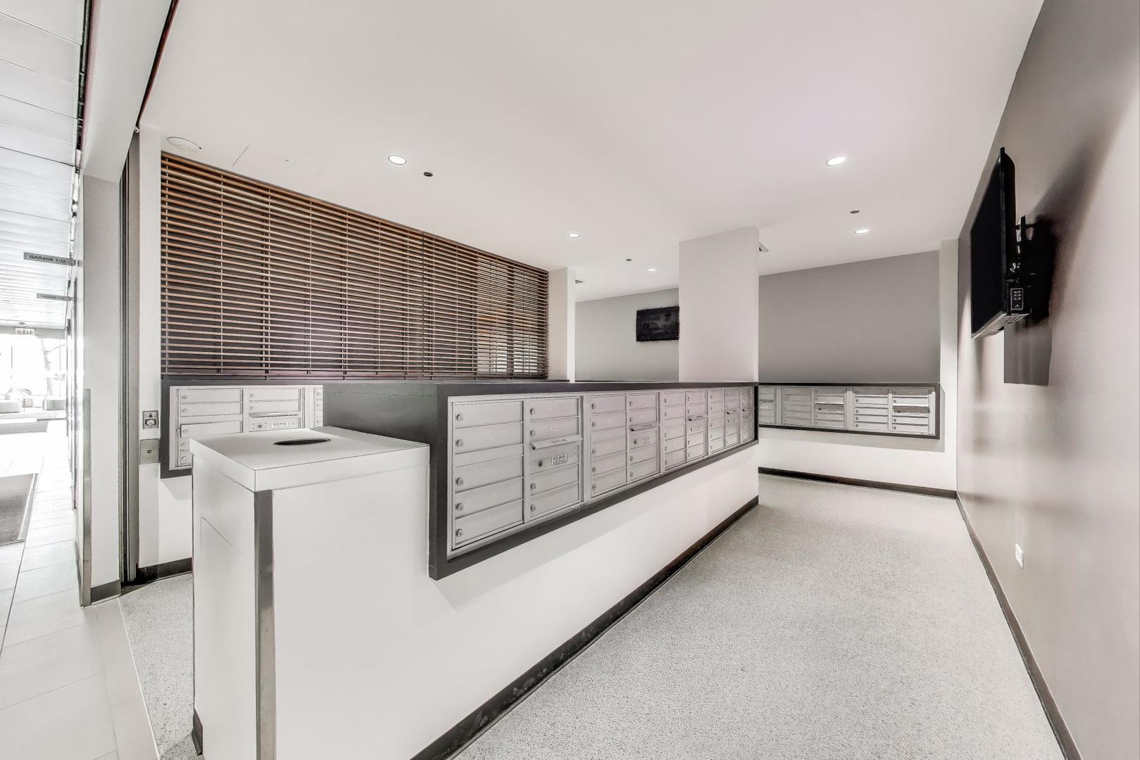 235 W VAN BUREN Street Unit: 1414