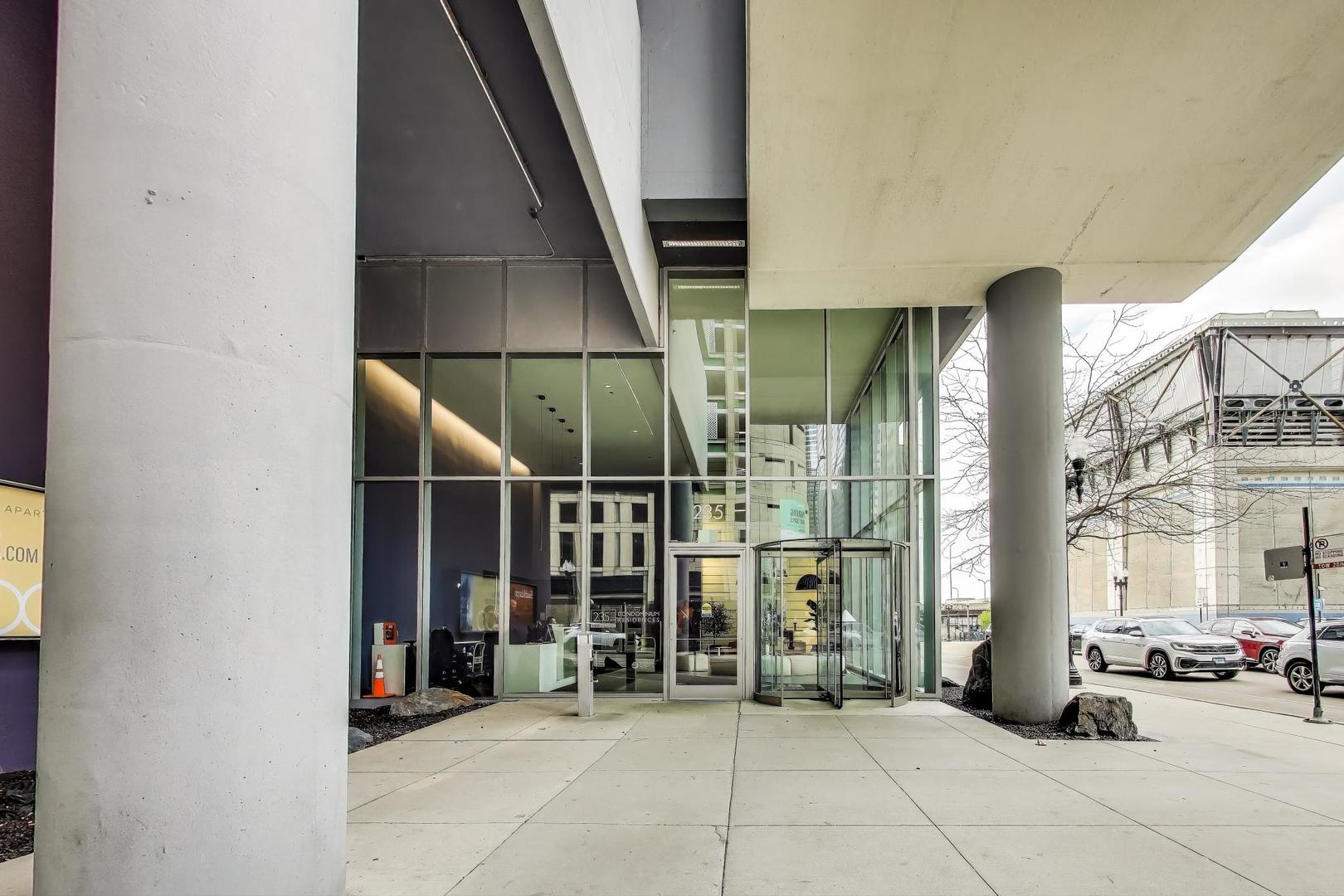 235 W VAN BUREN Street Unit: 1414