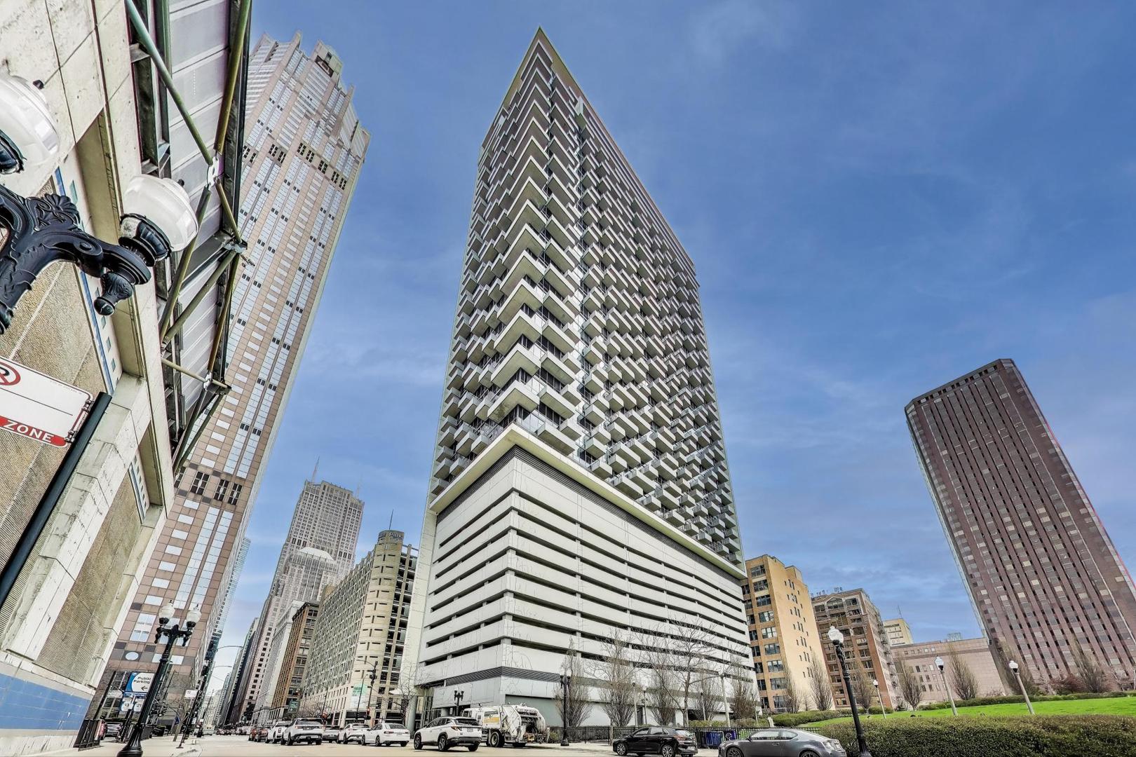 235 W VAN BUREN Street Unit: 1414