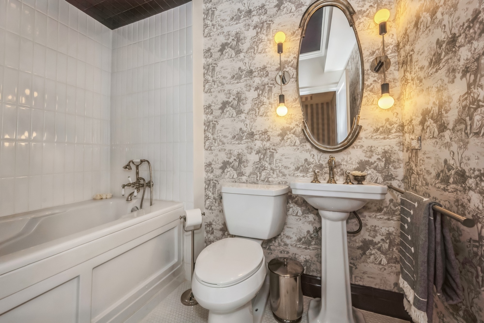 165 N Canal Street Unit: 1309